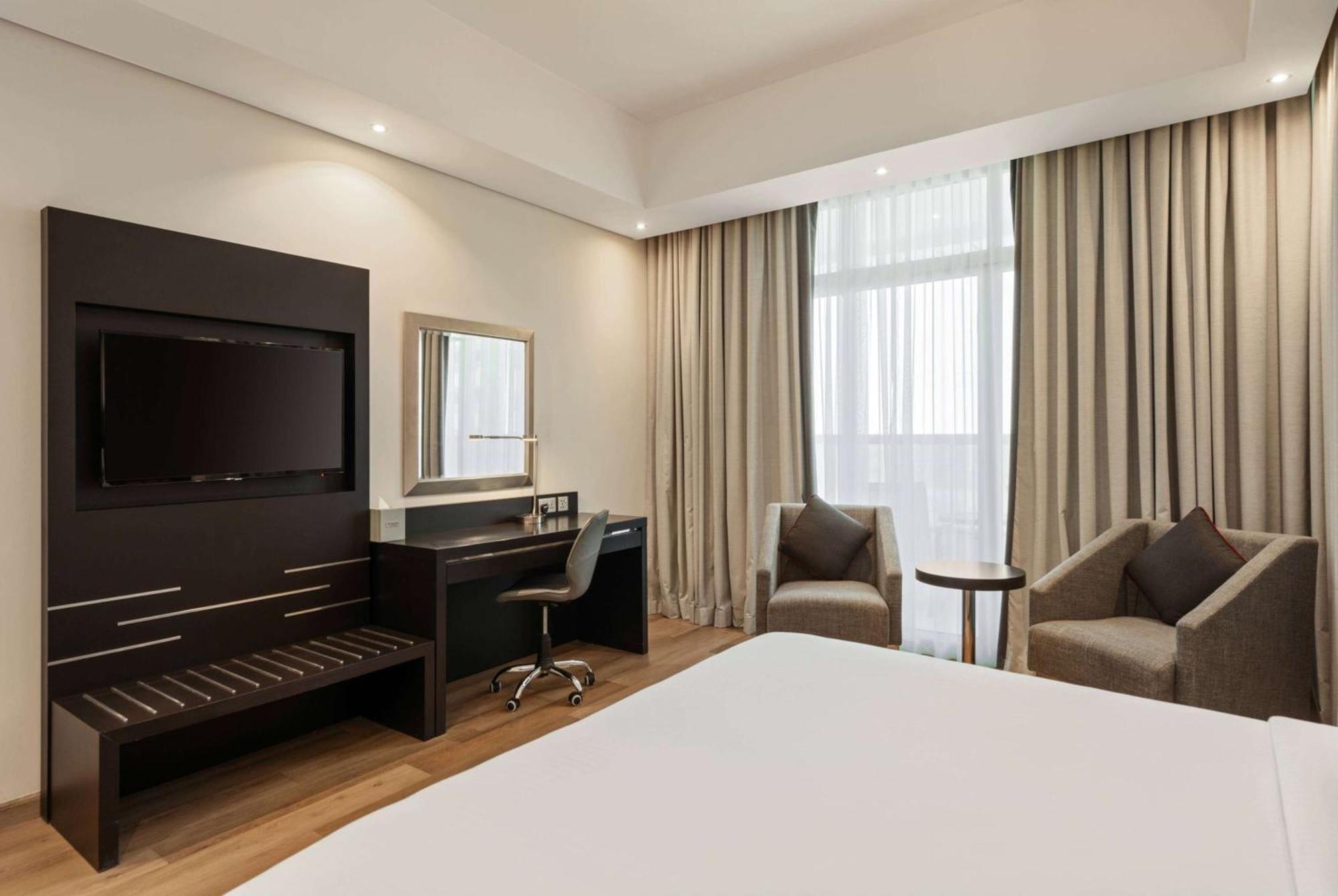Ramada By Wyndham Dubai Barsha Heights Hotel Exterior photo