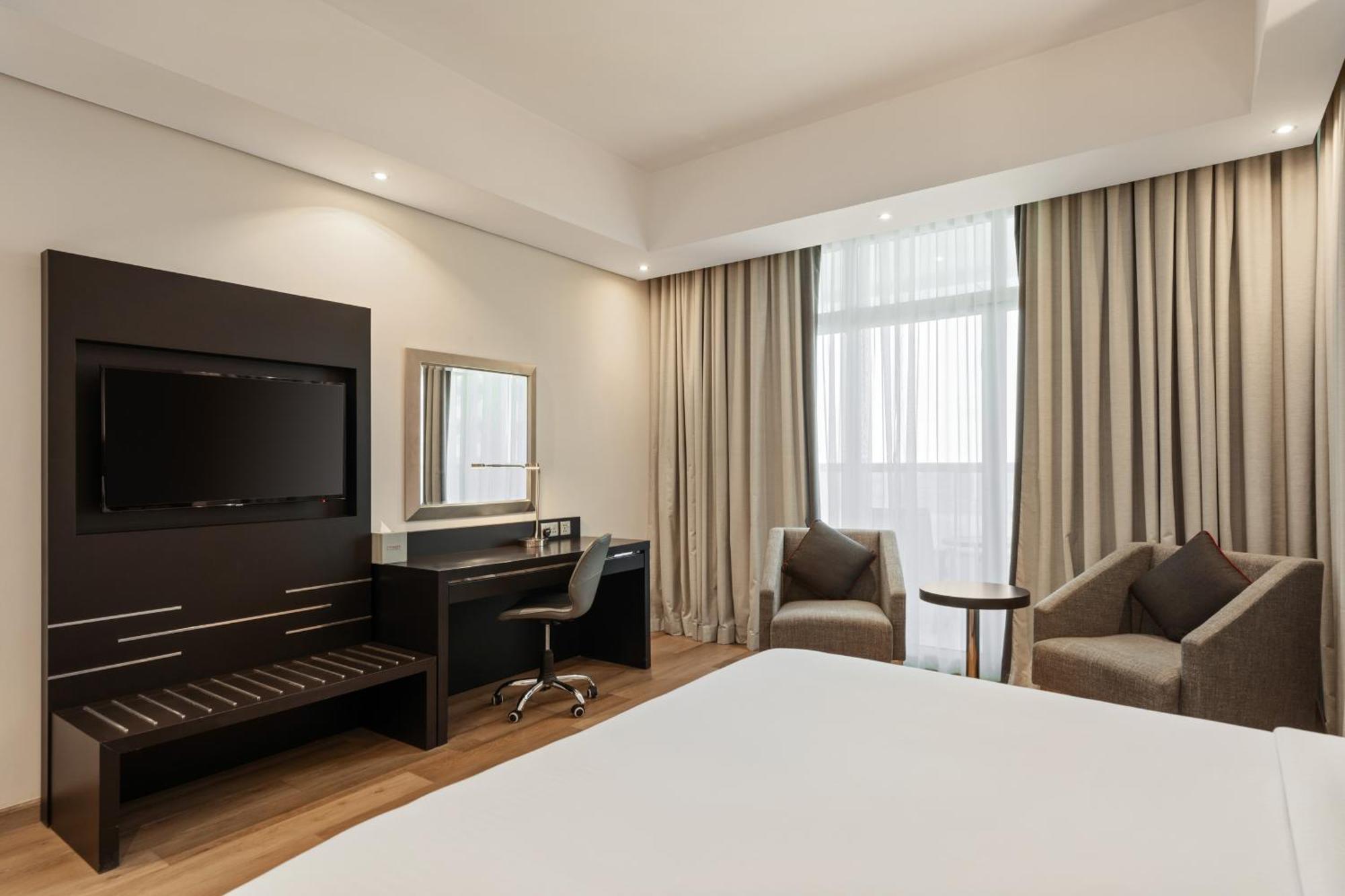 Ramada By Wyndham Dubai Barsha Heights Hotel Exterior photo